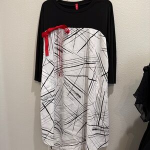 IC by Connie K Dress Size Medium Black and White Abstract Dress Modest